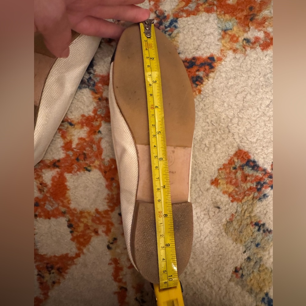 CHANEL Cream and Black Flats with Color-Block Design - Picture 9 of 10